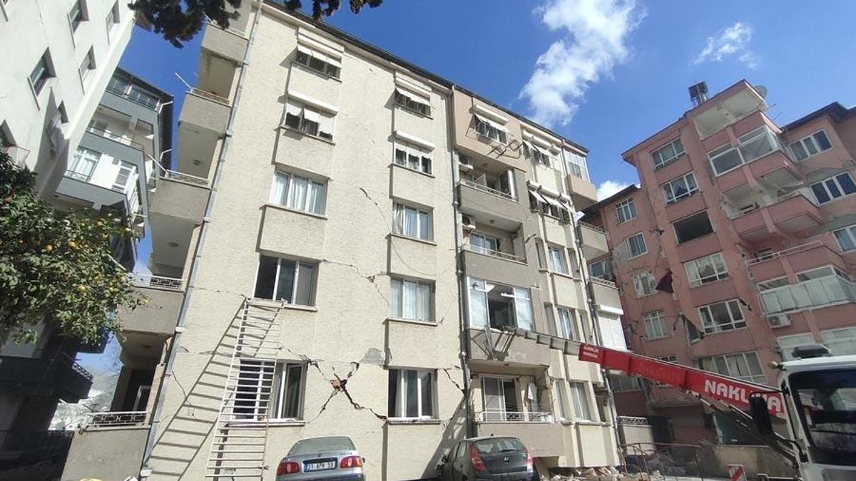 Bakanlık: Deprem bölgesinde bulunan binaların tamamına yakınına enerji verildi
