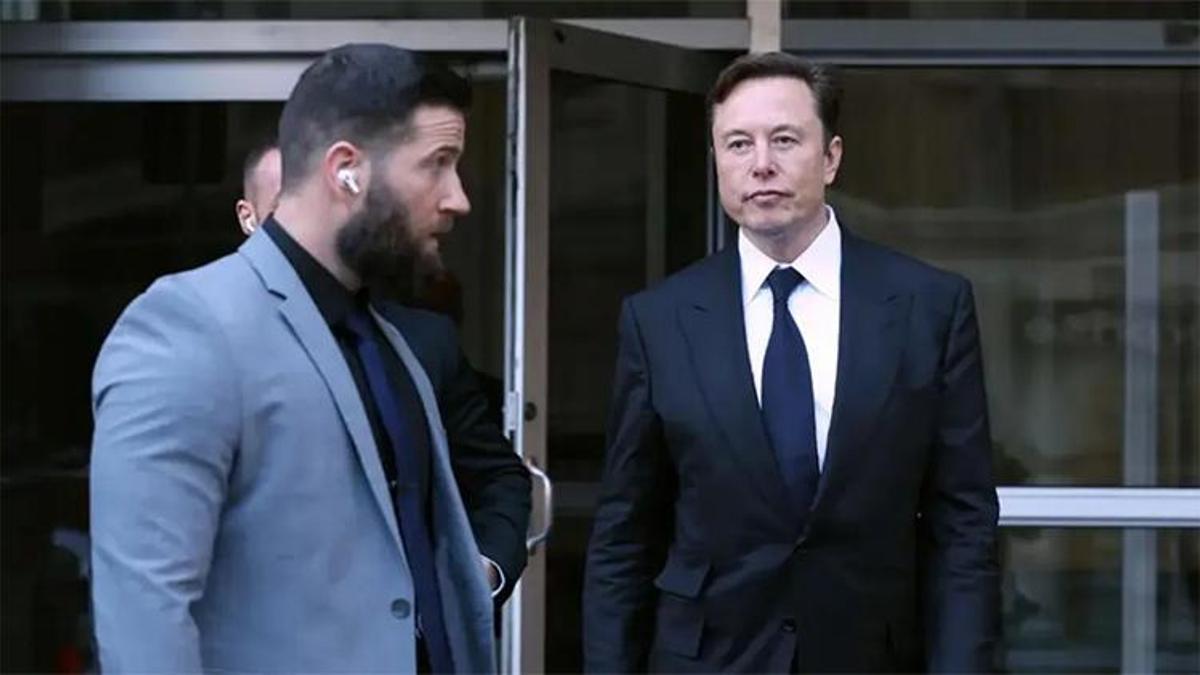 Elon Musk ile ilgili şaşırtan iddia! 'Tuvalete kadar eşlik ediyor'