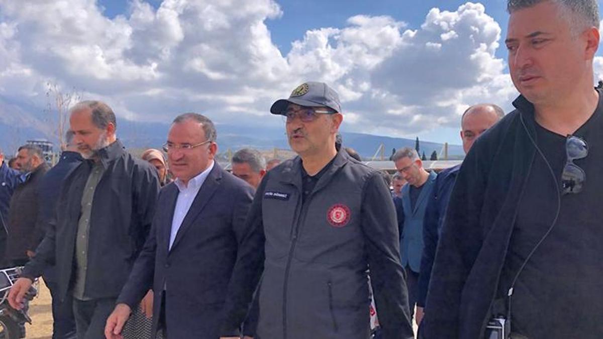 Bakan Bozdağ, İskenderun’da AFAD Kriz Merkezi'ni ziyaret etti