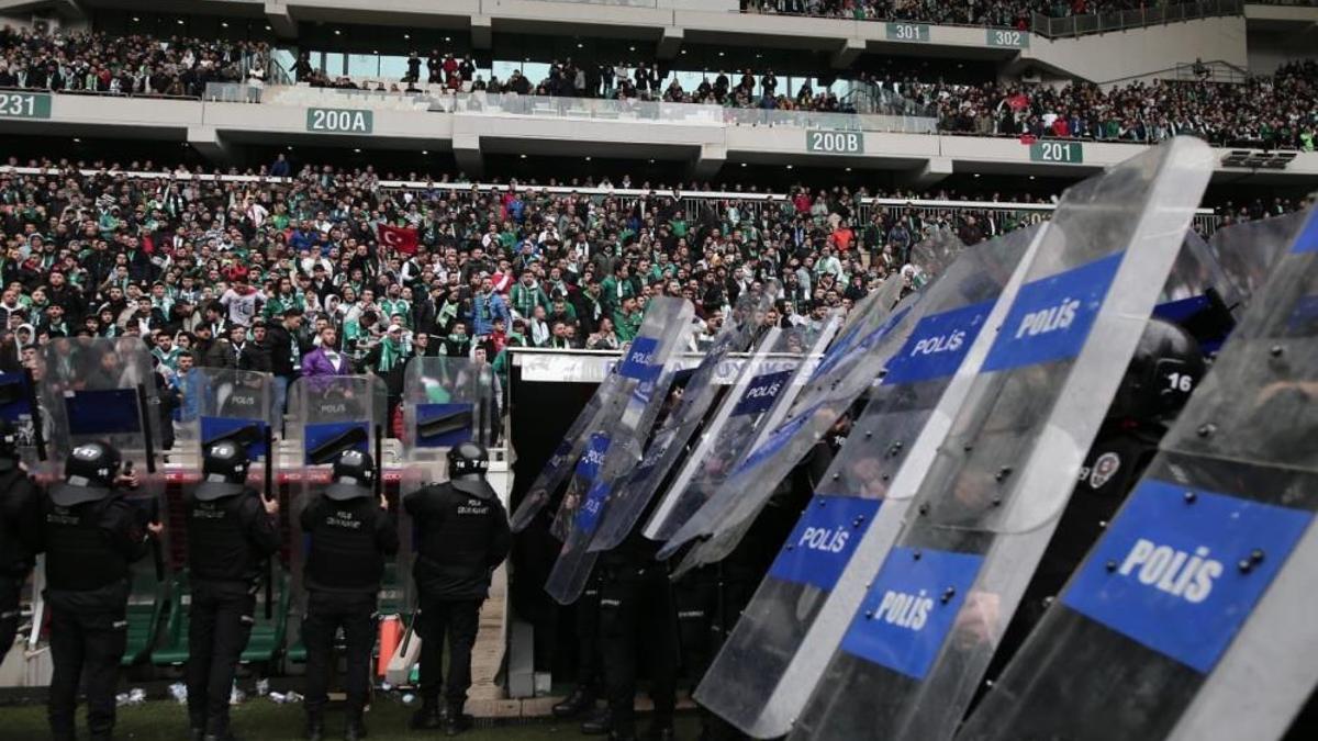 PFDK, Bursaspor’a 9 maç seyircisiz oynama cezası verdi