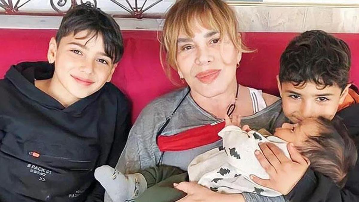 Sezen Aksu Hatay’a gitti, depremzedeleri ziyaret etti