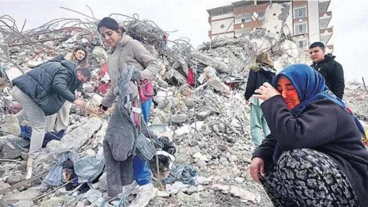 Enkazda anı, mezarlıkta akraba arıyorlar! 'Bir fotoğraf bulsam yeter'