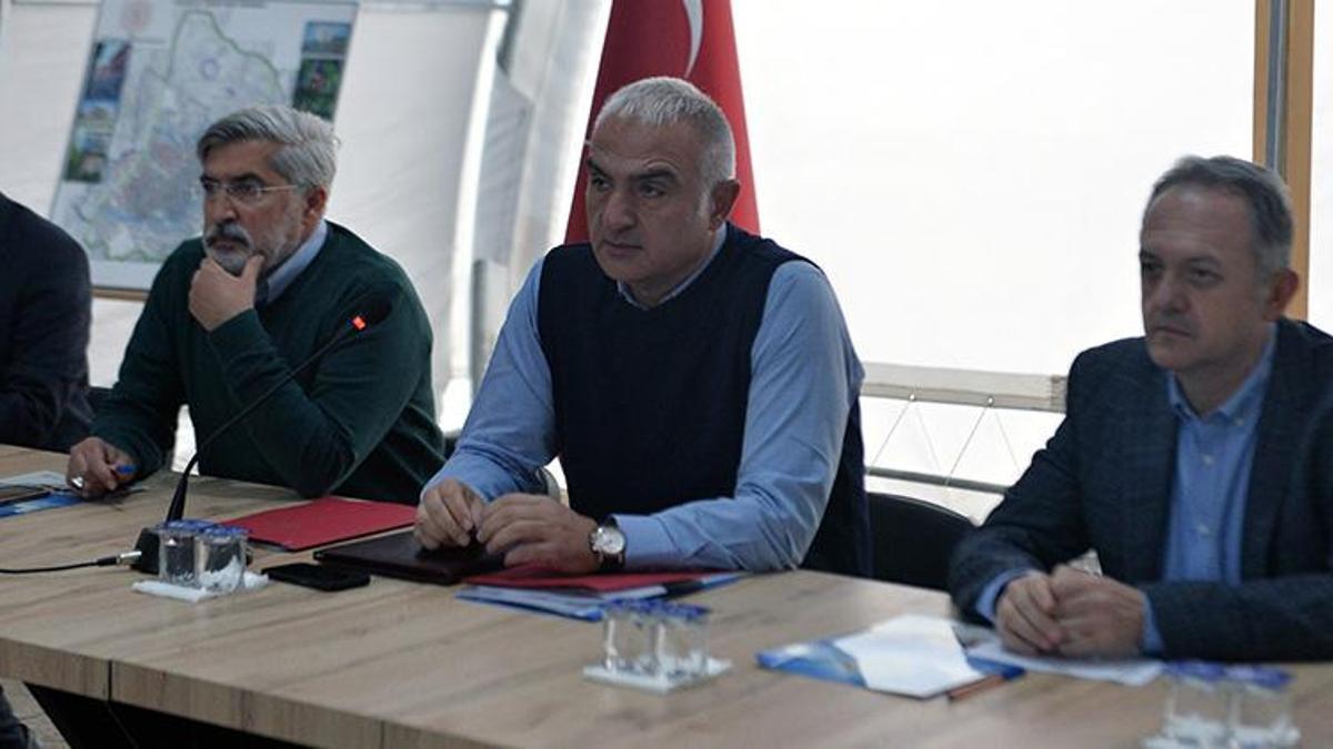 Bakan Ersoy: 42 noktada keşif çalışmaları başladı, 50'den fazla eser kurtarıldı