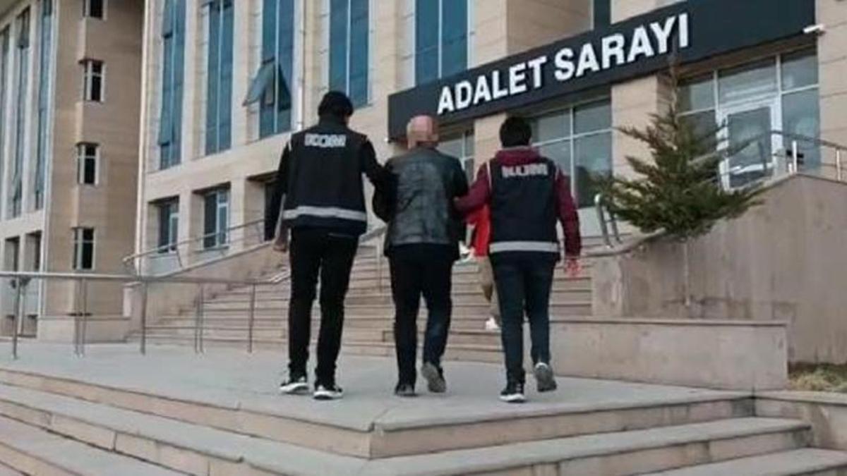 Yıkılan sitenin müteahhidi İran'a kaçarken yakalandı