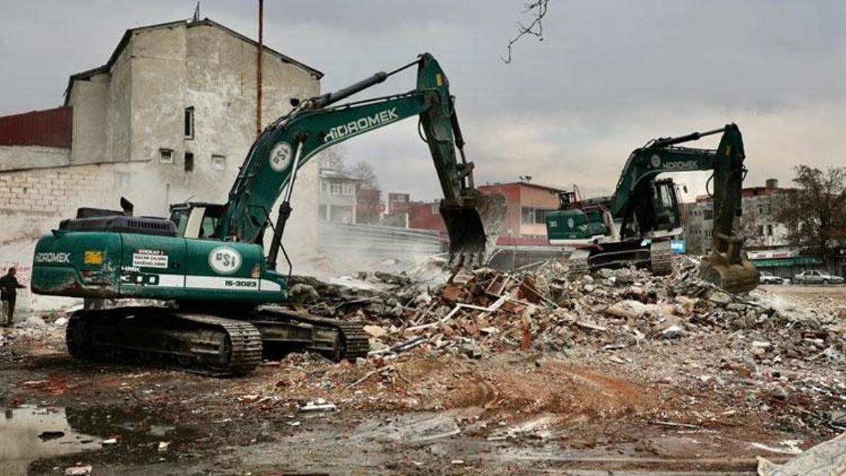 Vali Aydoğdu: Elbistan'da binaların enkazı yüzde 98 seviyesinde kaldırıldı