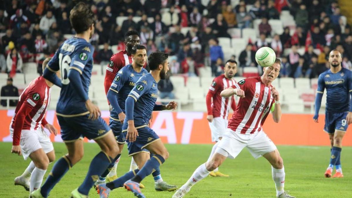 Sivasspor, Fiorentina'ya 4-1 mağlup oldu