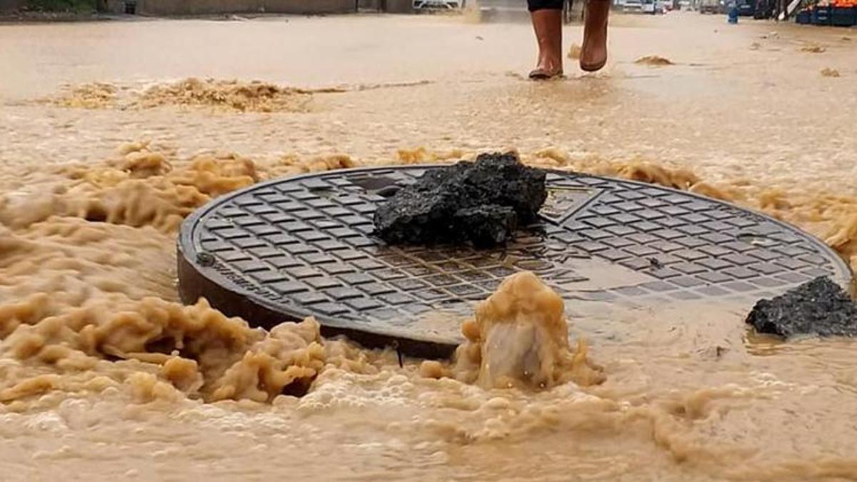Malatya’da rögar taştı, cadde göle döndü