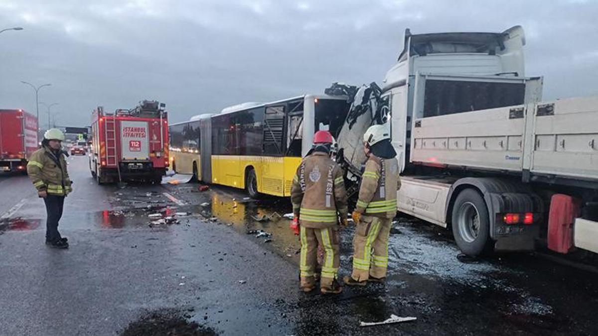 TEM'de, TIR, yol bakım aracı ve İETT otobüsüne çarptı!