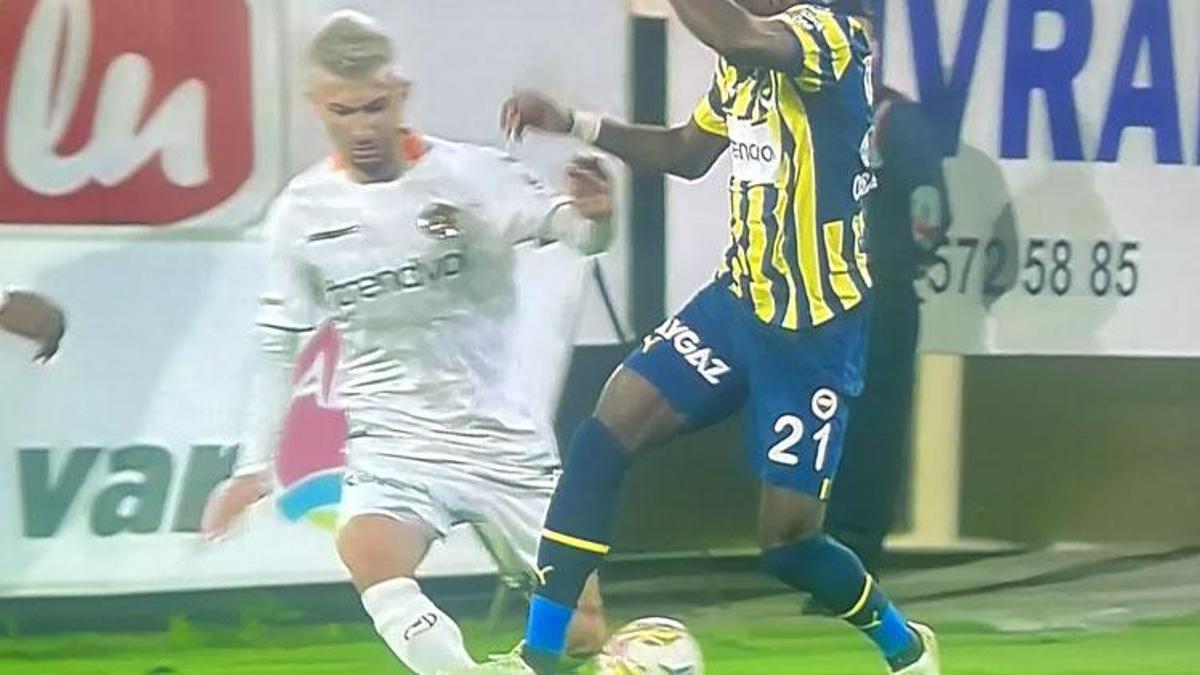 Türkiye ayağa kalkmıştı! Osayi Samuel'in pozisyonu hakkında 3 hakemden flaş yorum