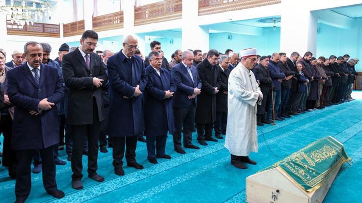 AK Parti'li Yılmaz’ın annesi, Bingöl’de toprağa verildi