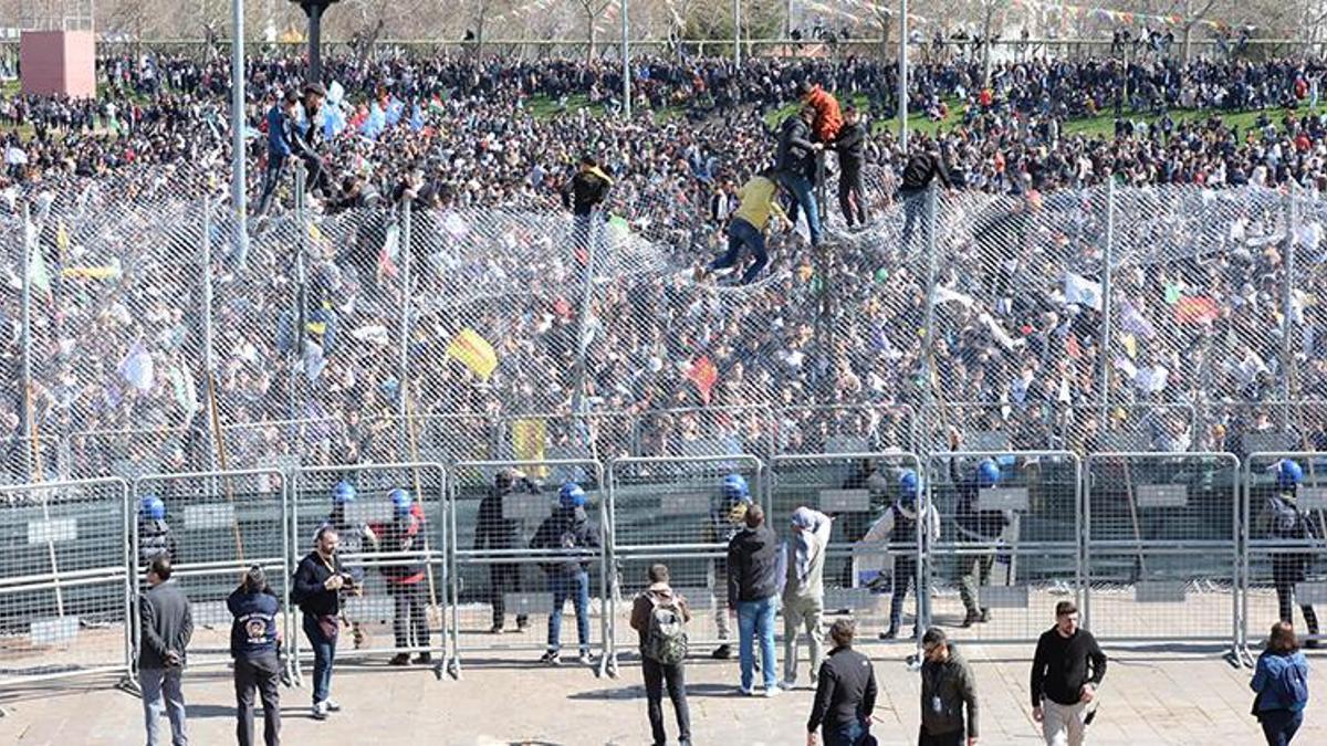 Diyarbakır'da nevruz kutlamasında olay; 5 polis yaralandı, 19 gözaltı
