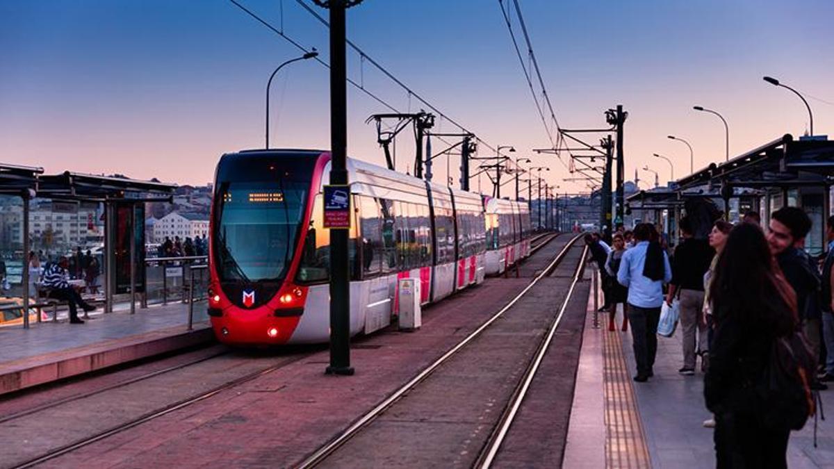 İstanbul'da metro sefer saatleri uzatıldı