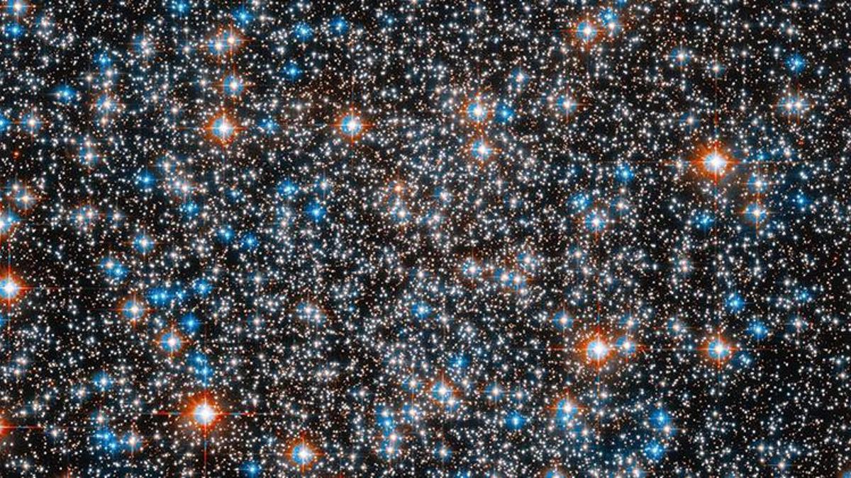 Hubble uzay teleskobundan yeni keşif! Dev yıldız kümesi böyle görüntülendi