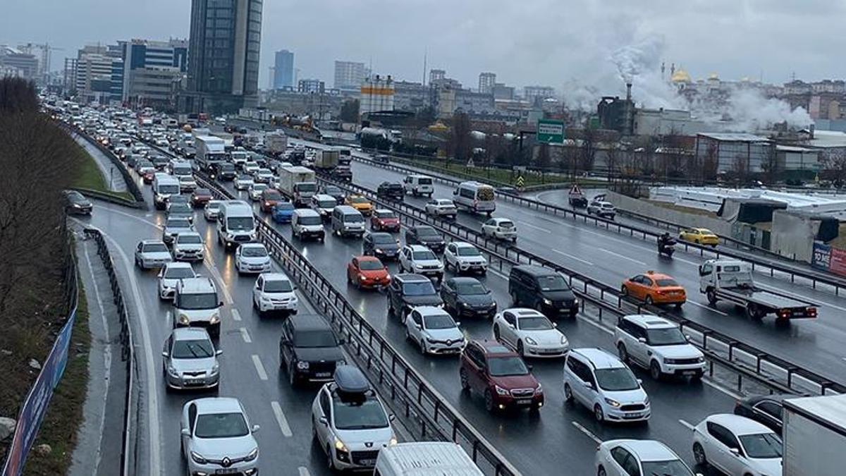 Basın Ekspres'te oluşan trafik sürücüleri canından bezdirdi! Çözüm bekliyorlar