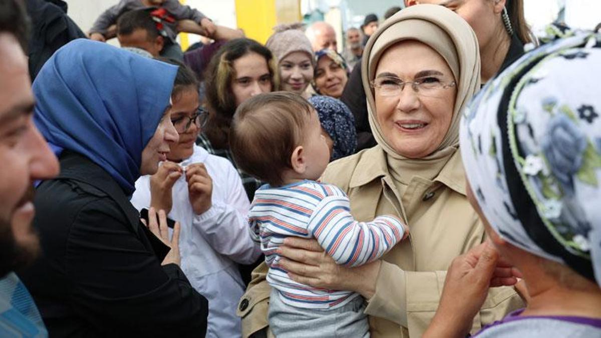 Emine Erdoğan, Hatay'da depremzedelerle bir araya geldi