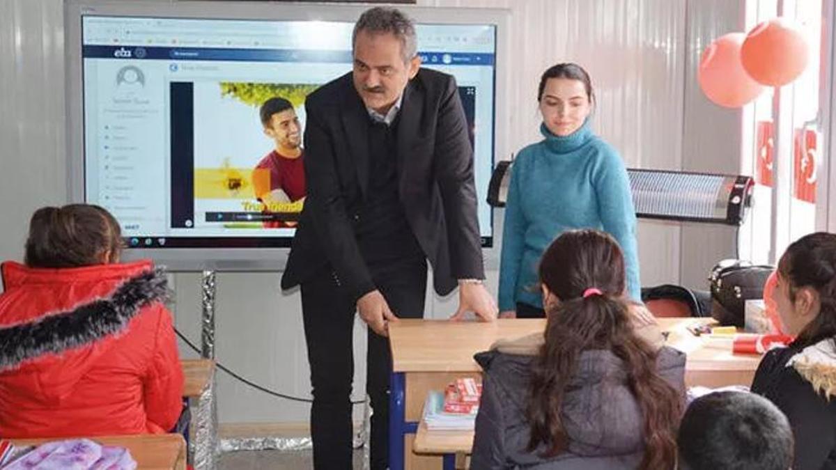 Bakan Özer'den ara tatil açıklaması: İzinli sayılacaklar