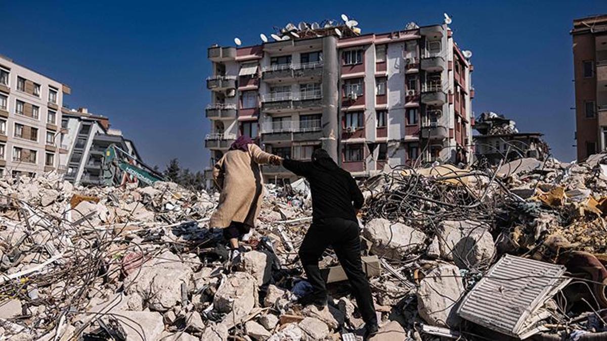Depremde yıkılan binalarla ilgili soruşturma: 317 tutuklama