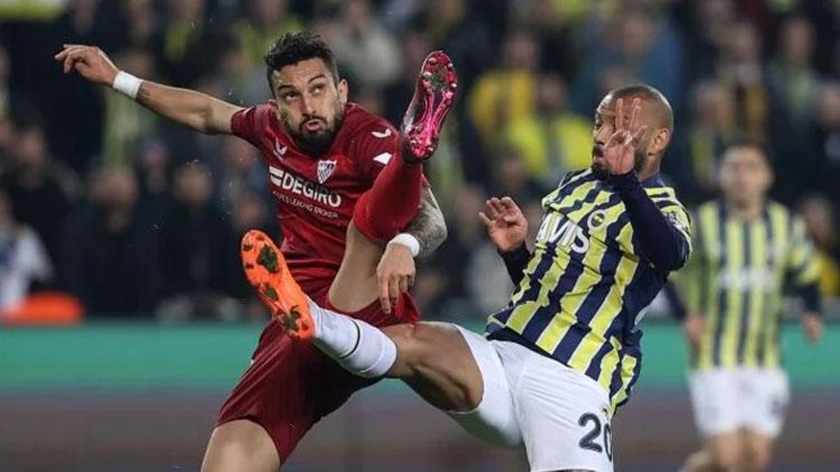 Sevilla da beğenmedi Alex Telles ManU'ya geri dönüyor