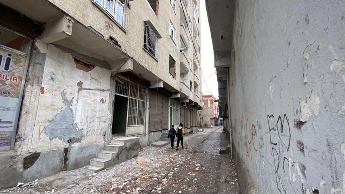 400 bin nüfuslu ilçe için korkutan uyarı: Küçük bir artçıda yıkılma durumu söz konusu