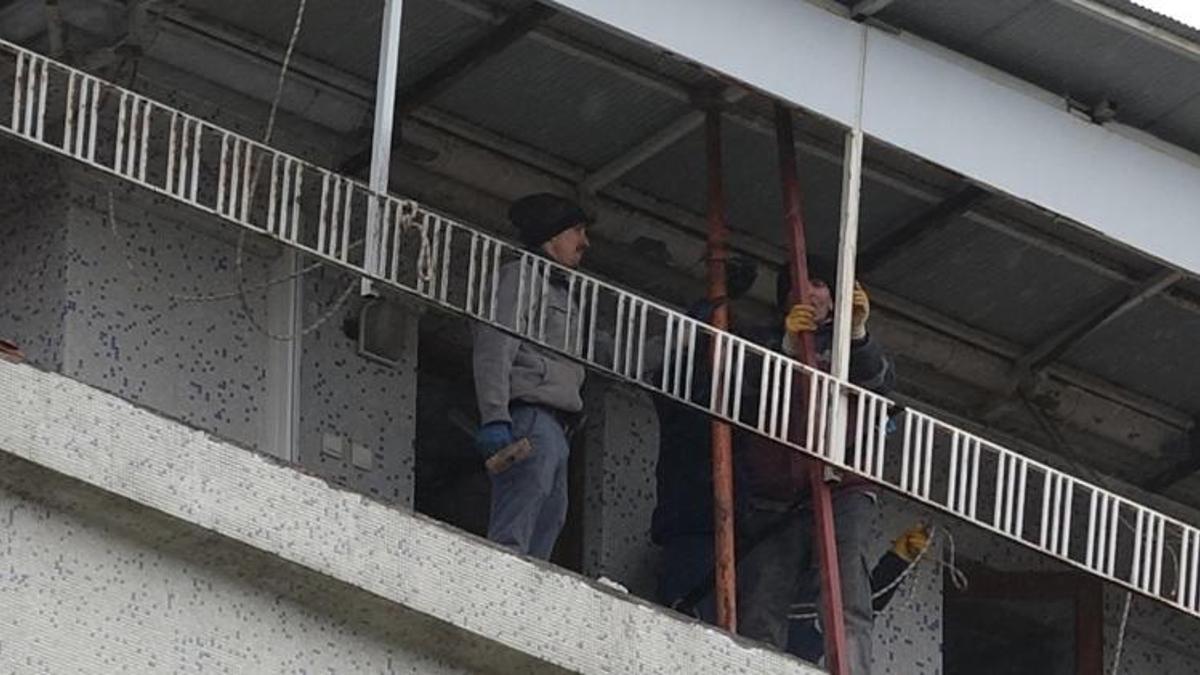 Basınçlı suyun ulaştığı binada faciayı korkuluklar önlemiş