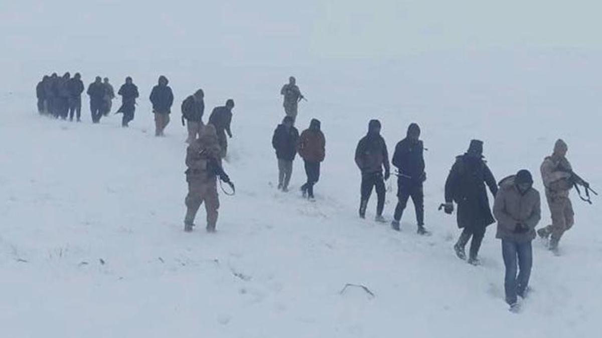 Donmak üzereyken jandarma kurtardı! Hepsi sınır dışı edilecek