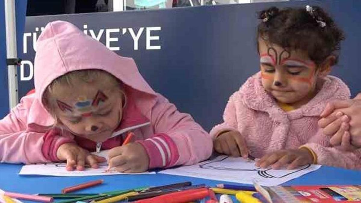 Depremzede çocuklar afetin izlerini oyunlarla silmeye çalışıyor