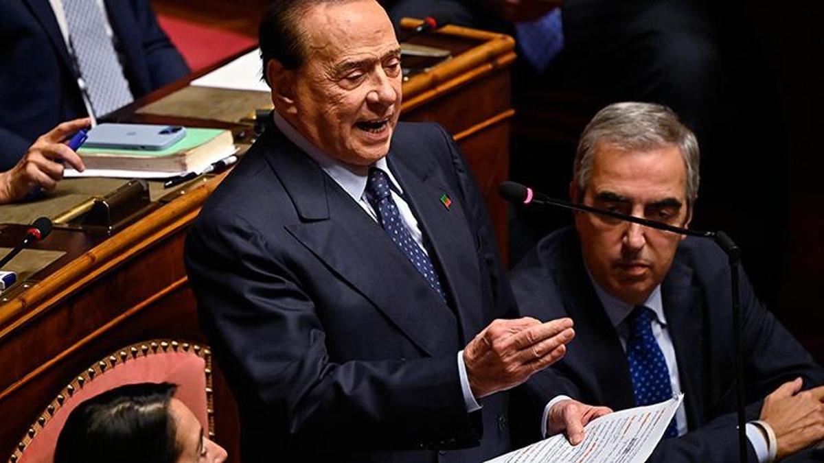 Eski İtalya Başbakanı Berlusconi yoğun bakımda