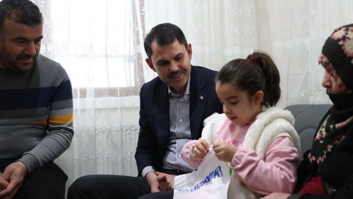 Bakan Kurum Ankara'da depremzede aileleri ziyaret etti