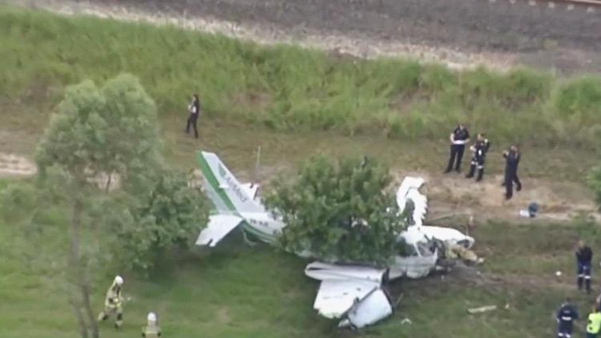Avustralya’da pilot, düşen uçaktan sağ kurtuldu