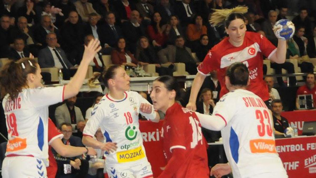 A Milli Kadın Hentbol Takımı, Sırbistan'a 33-24 mağlup oldu