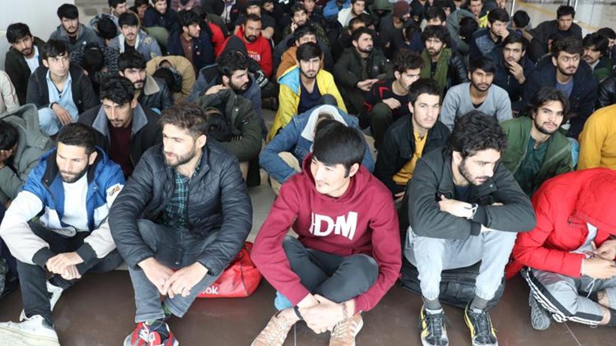 Afganistanlı 138 kaçak göçmen ülkelerine gönderildi