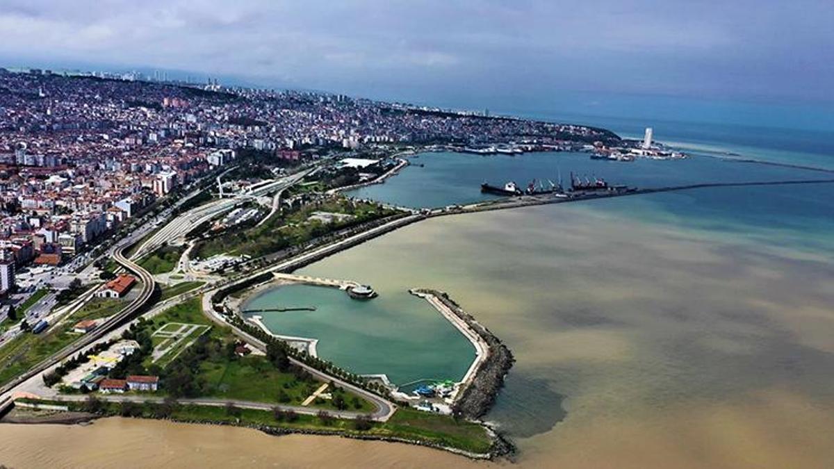 Nisan yağmurları Karadeniz'i çamura boyadı!
