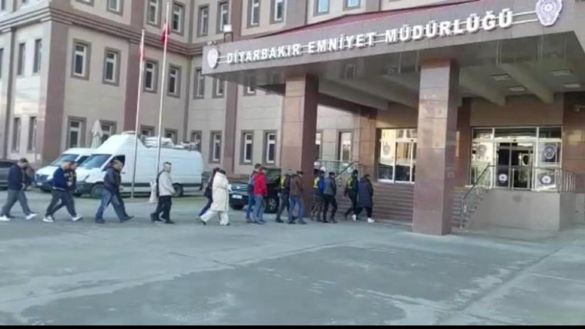 "Togg'a kredi" ilanı verip 158 milyon liralık vurgun yapan 25 çete üyesi tutuklandı