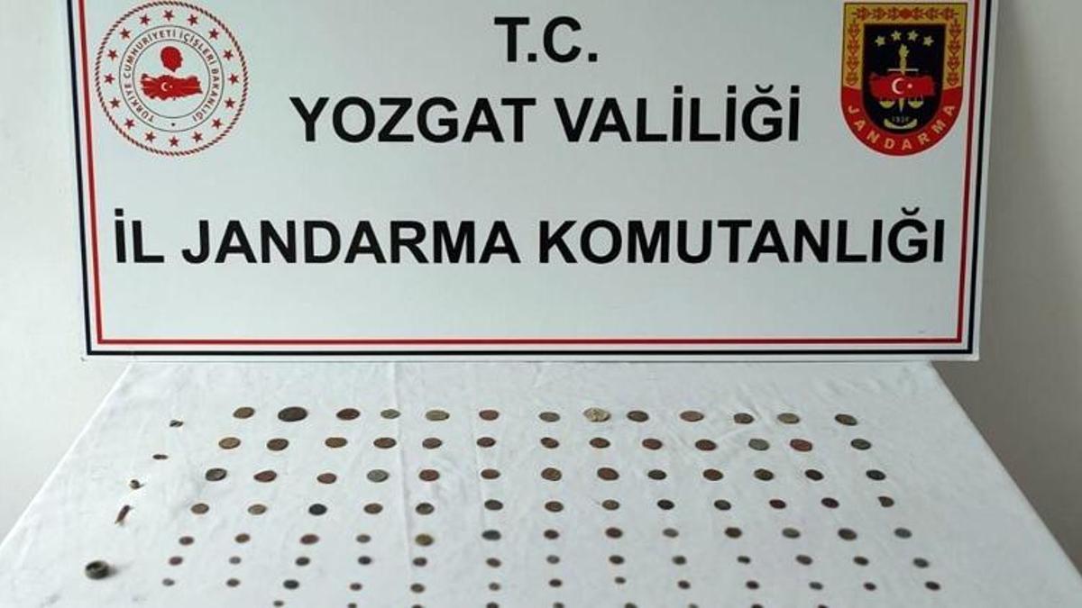 Yozgat'ta tarihi eser operasyonu; 100 sikke ele geçirildi