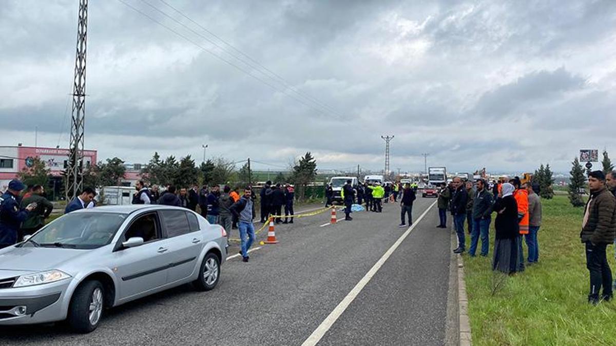 Feci kaza! Ticari araç çarptı, 3 karayolu personeli hayatını kaybetti