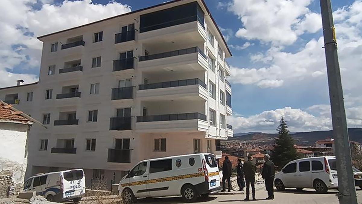 Yeni taşındığı evin balkonundan düşüp öldü