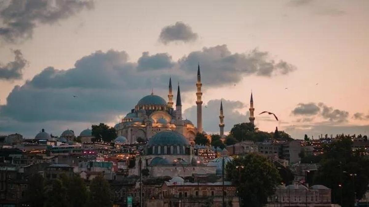 Cuma Namazı Saati 14 Nisan 2023: Diyanet İstanbul, Ankara, İzmir il il cuma namazı vakti!