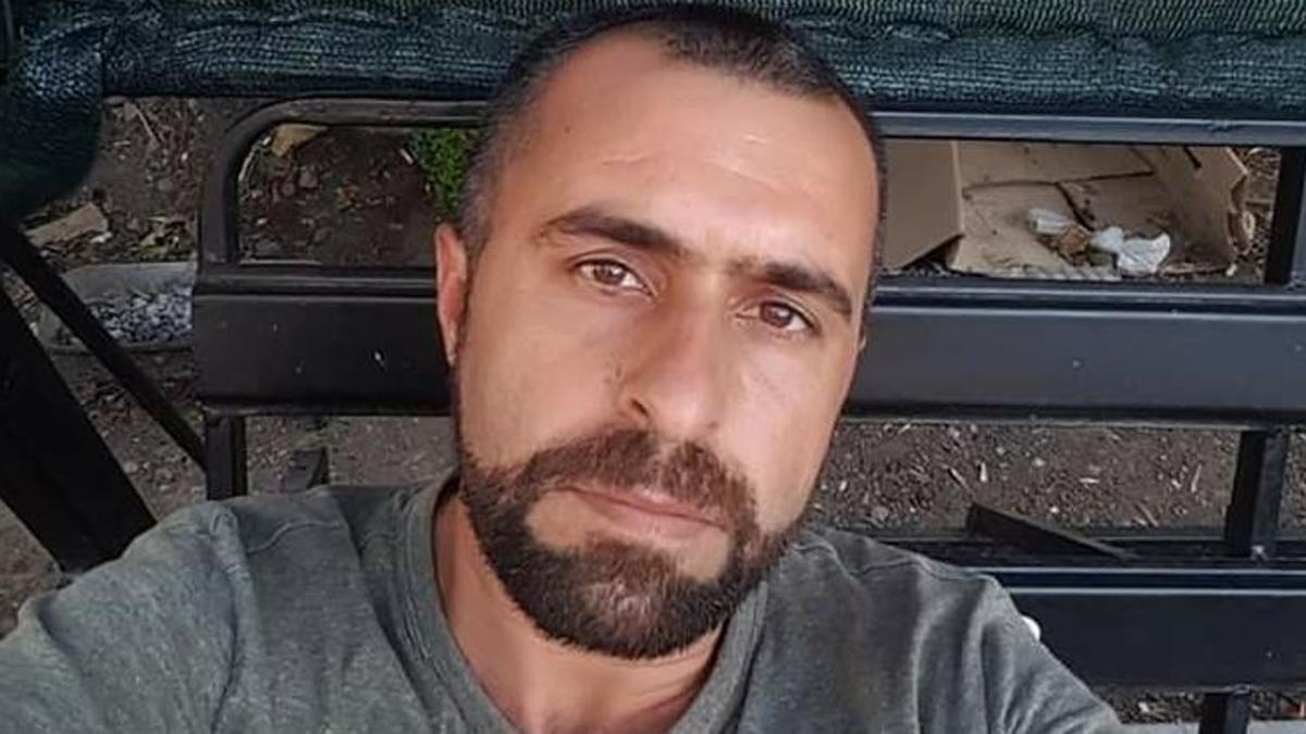 Kendisini iterek yere düşüren oğlunu öldürdü