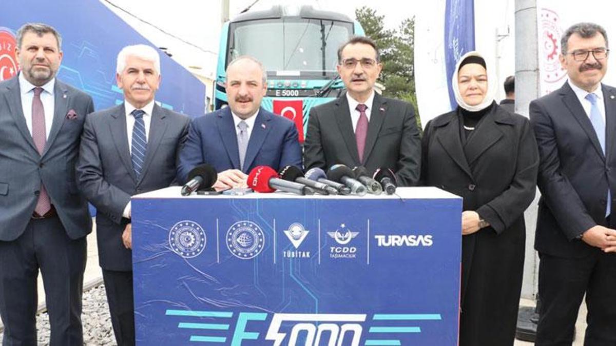 Türkiye'de bir ilk! Bakan Varank: Ülkemizin ilk elektrikli lokomotifi, Türkiye Yüzyılı'nın nişanelerinden bir tanesi olacak