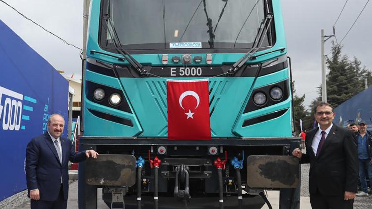Türkiye’nin ilk elektrikli ana hat lokomotifi raylara indi! 100 yıllık hasret sona erdi