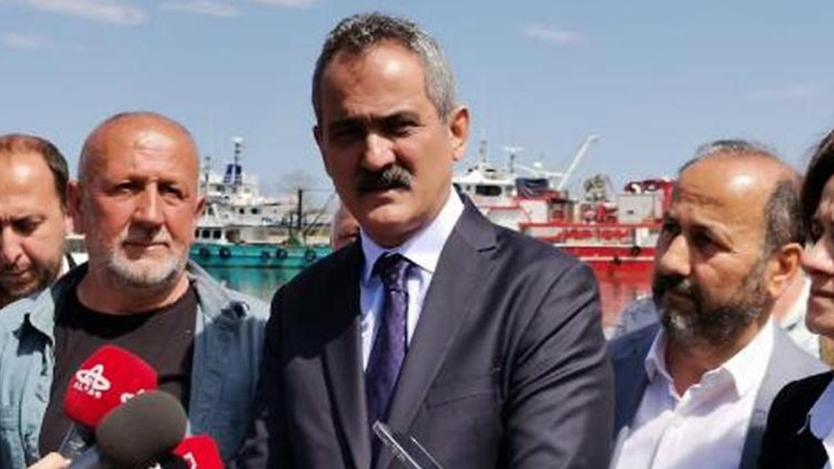 Bakan Özer: Deprem bölgesindeki 12 bin çocuğa bayram hediyesi hazırlandı