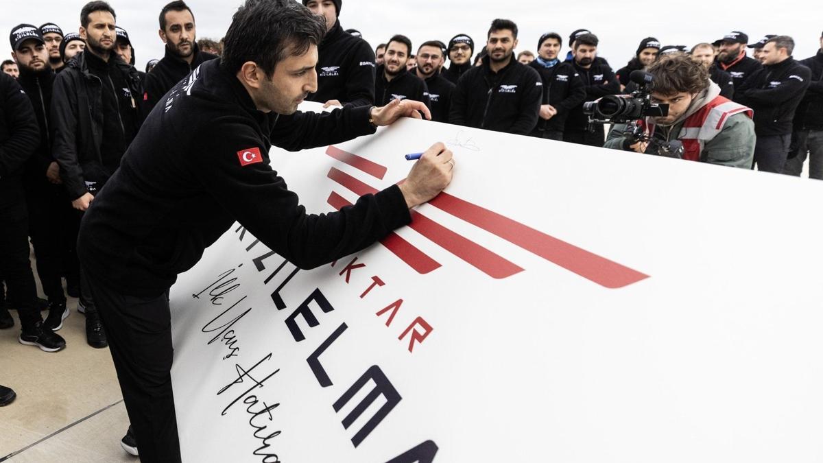 Selçuk Bayraktar'tan KIZILELMA paylaşımı: Hızımızı her testte biraz daha yükseltiyoruz