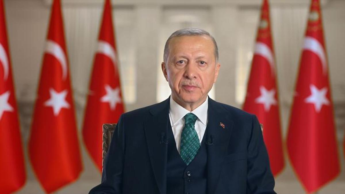 Cumhurbaşkanı Erdoğan'dan bayram mesajı: Asrın felaketinin yaralarını asrın dayanışmasıyla sarıyoruz
