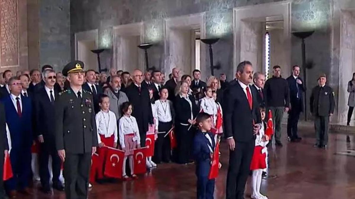 Anıtkabir'e ziyaretçi akını! TBMM Başkanı Şentop ve devlet erkanı Anıtkabir'de