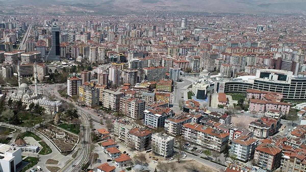 'Zümrüt Apartmanı'na benzer yapılar var' dedi deprem tehlikesini açıkladı