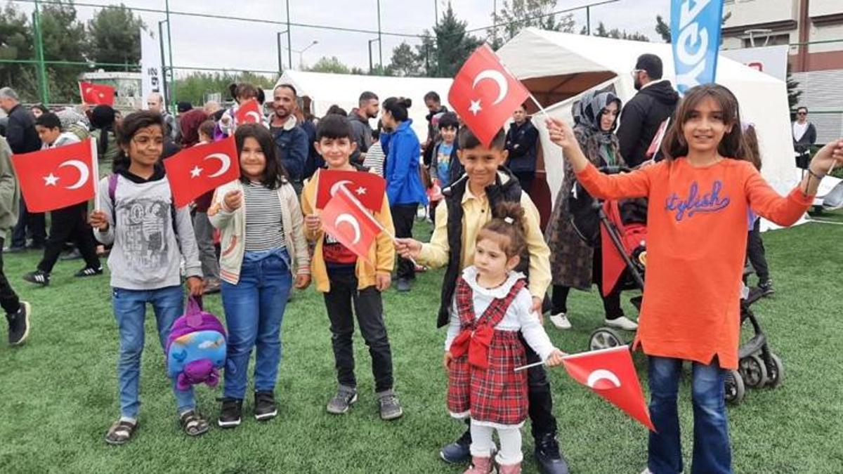 Depremzede çocukların 23 Nisan coşkusu
