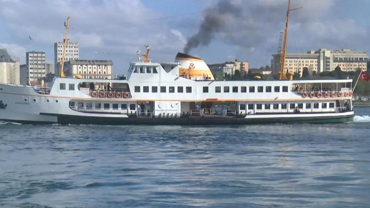 İstanbul'da vapurlardan düdük çalma eylemi