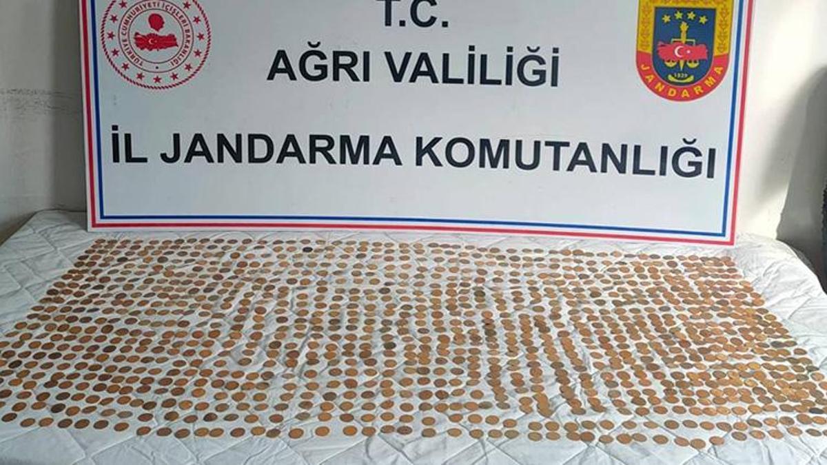 TIR'ın lastiğinden çıktı! 1245 altın sikke bulundu