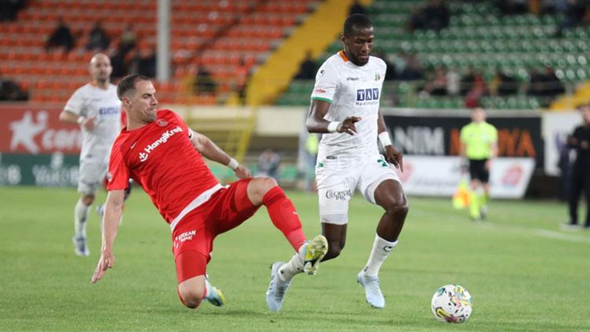 Alanyaspor Ümraniyespor'u tek golle geçti