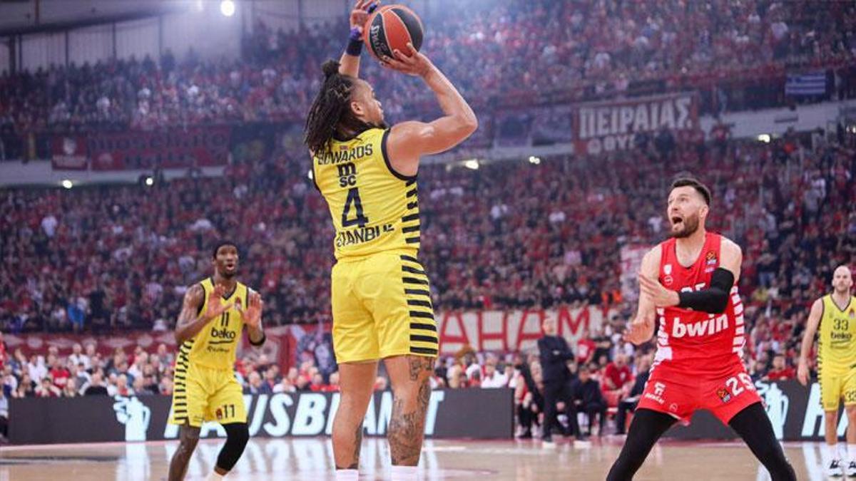 Fenerbahçe Beko Olympiacos'u Atina'da devirdi avantajı kaptı